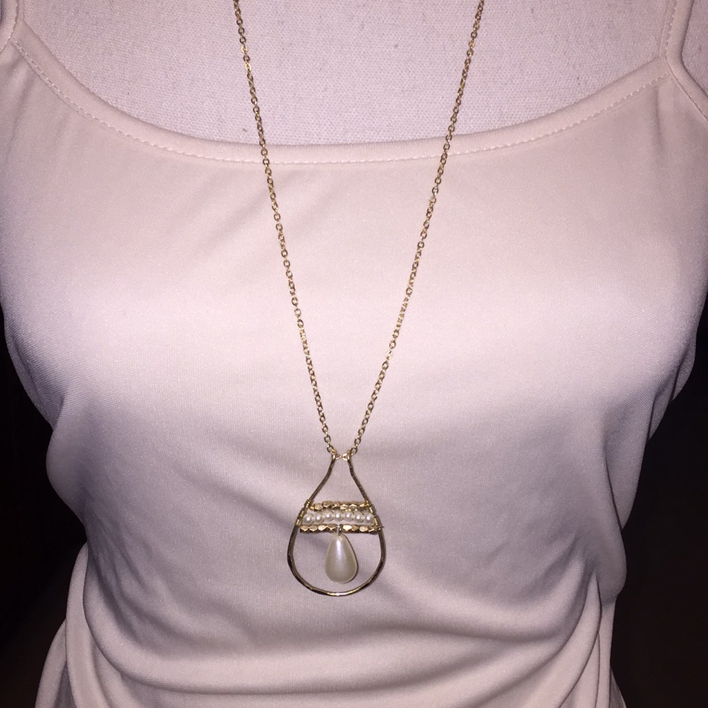 Nwt Canvas Gold Pearl Necklace 20$